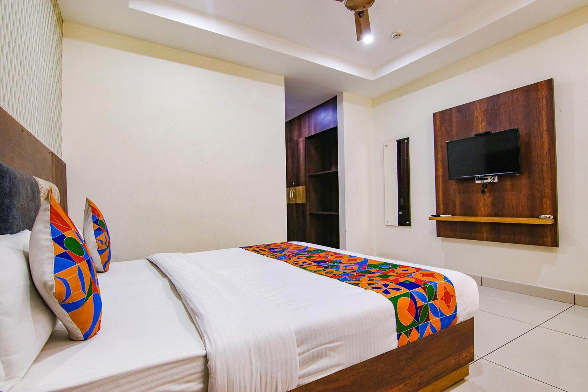 Fabhotel Lime Wood Mohali Exterior photo
